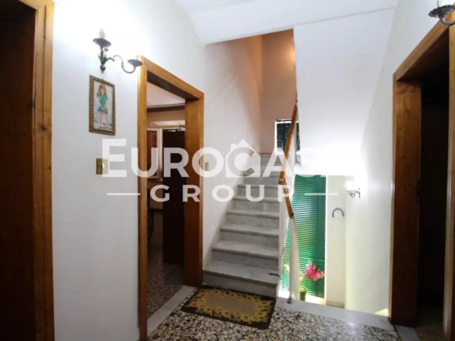 Immagine 71 di Villa in vendita  a Lucca