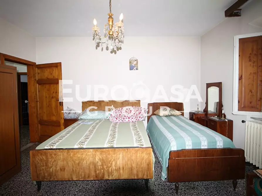 Immagine 67 di Villa in vendita  a Lucca