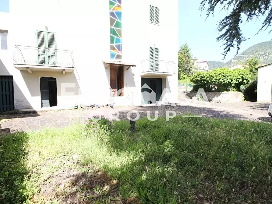 Immagine 11 di Villa in vendita  a Lucca