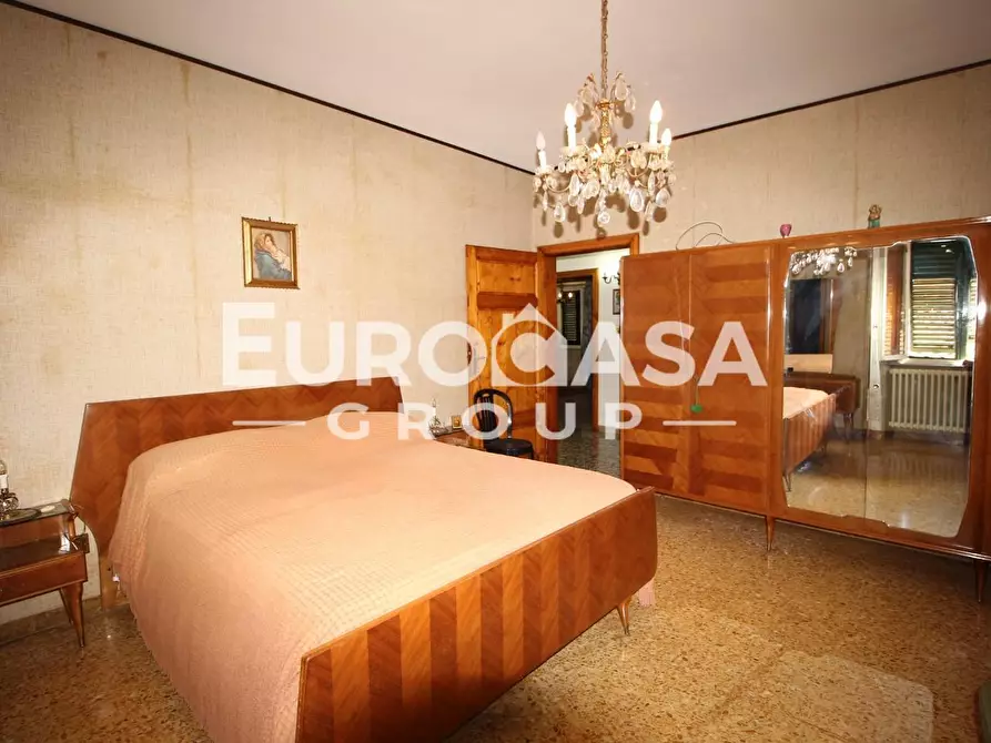 Immagine 47 di Villa in vendita  a Lucca
