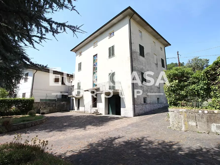 Immagine 7 di Villa in vendita  a Lucca