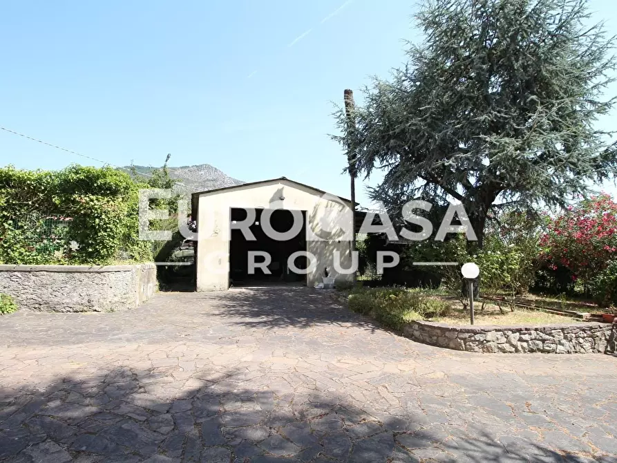 Immagine 9 di Villa in vendita  a Lucca