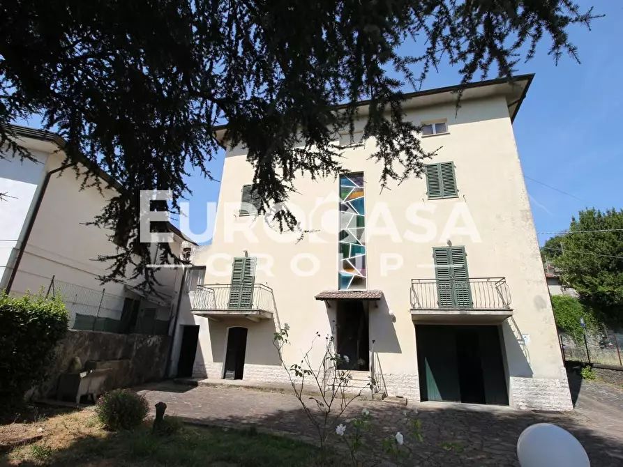 Immagine 8 di Villa in vendita  a Lucca