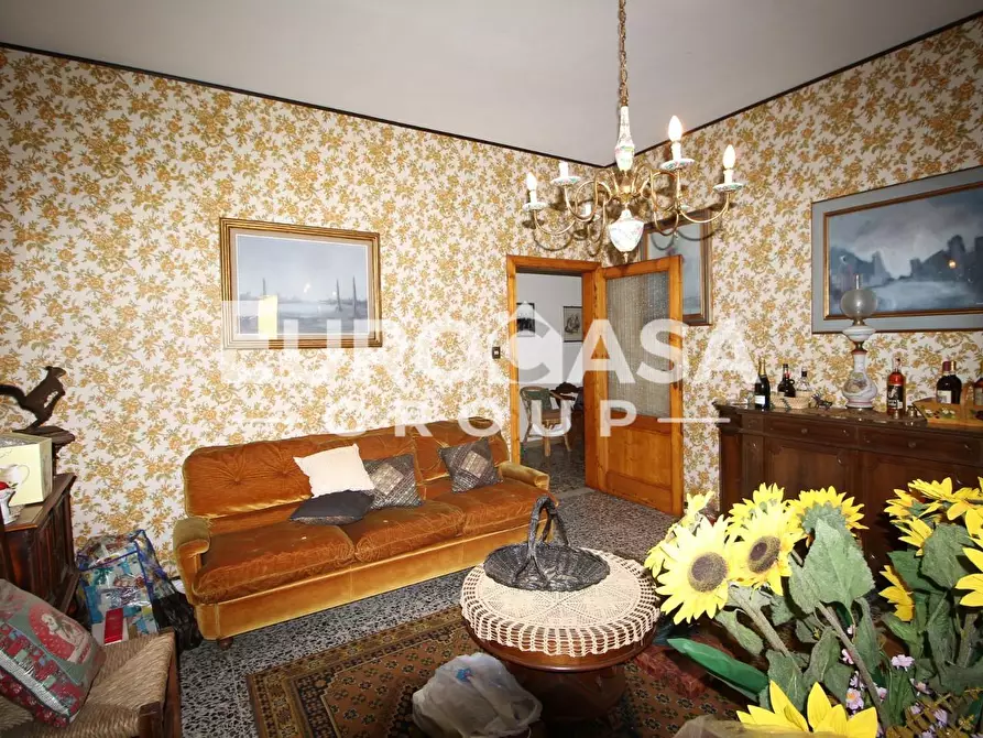 Immagine 33 di Villa in vendita  a Lucca