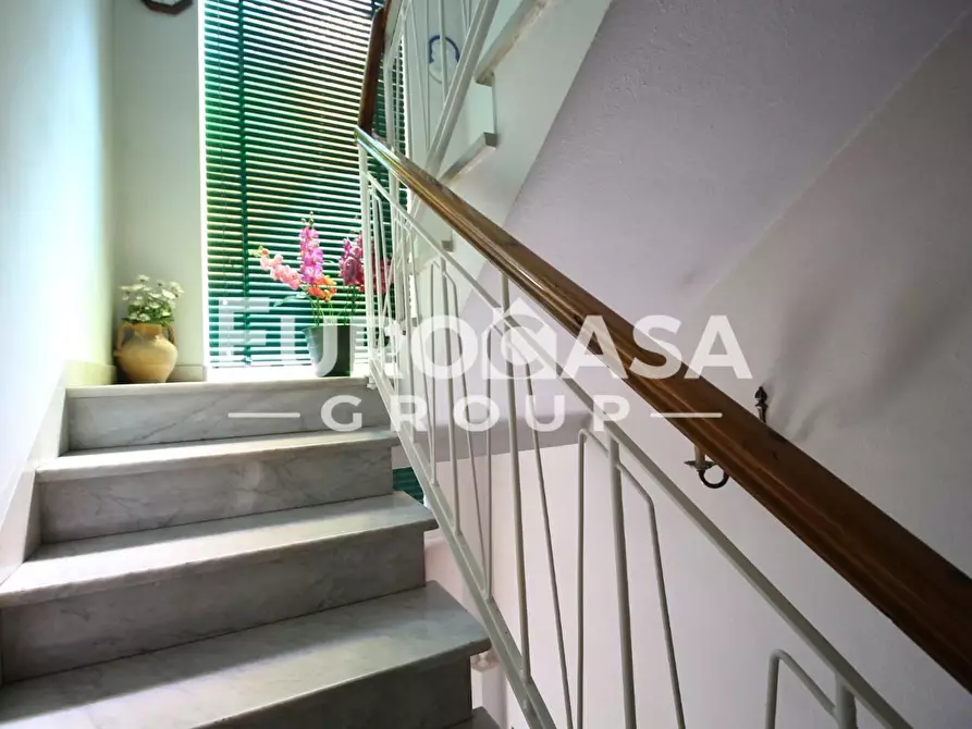 Immagine 39 di Villa in vendita  a Lucca