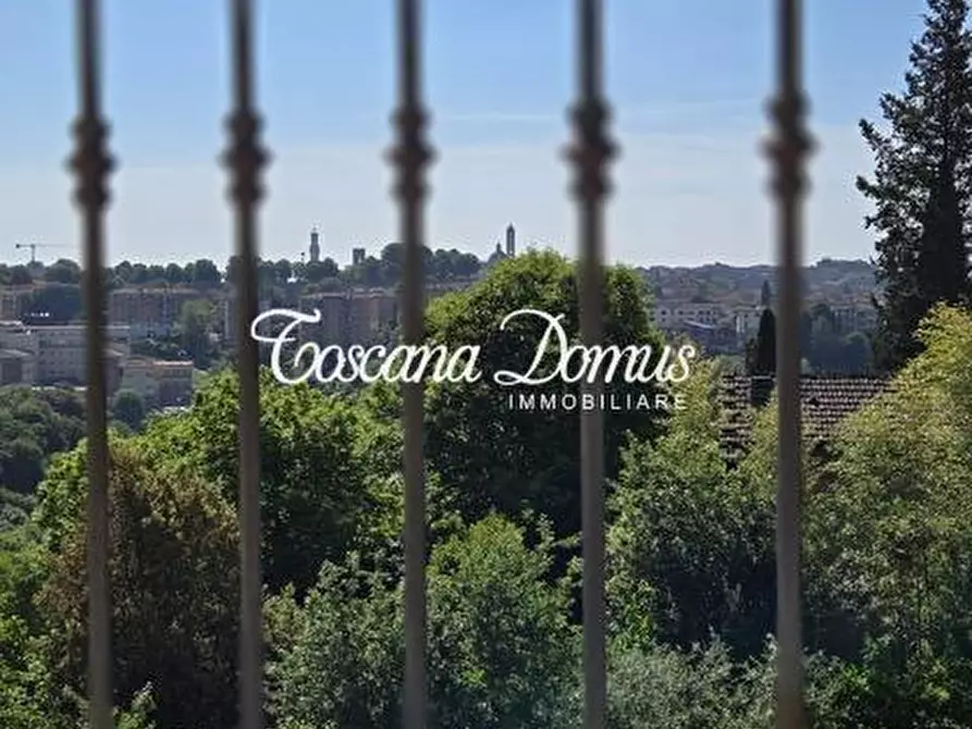 Immagine 11 di Appartamento in vendita  a Siena