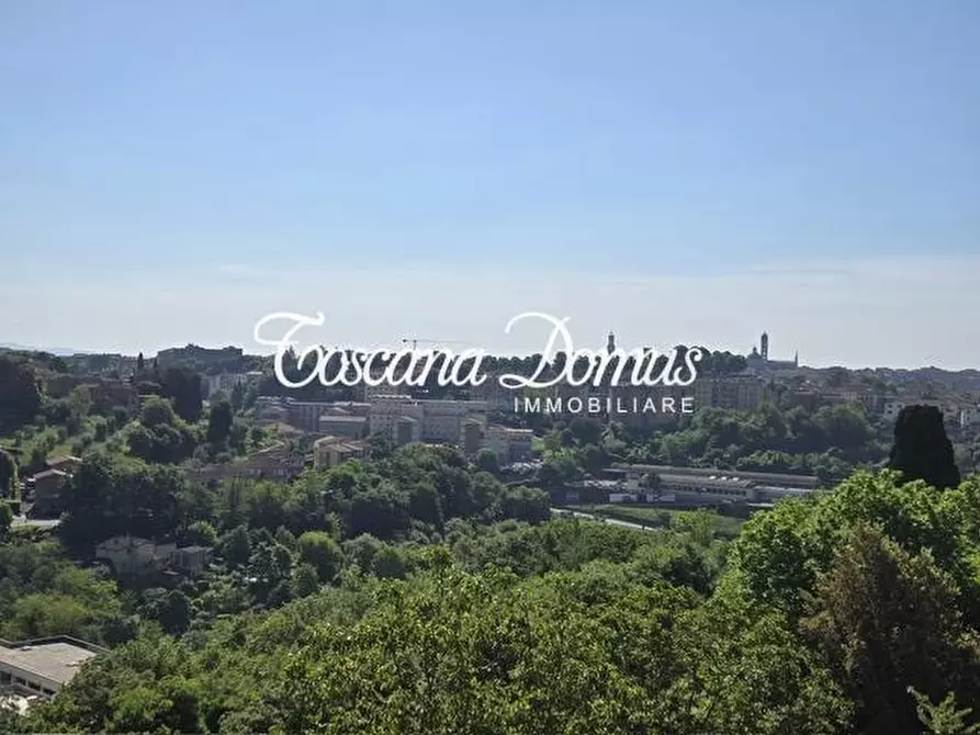 Immagine 10 di Appartamento in vendita  a Siena