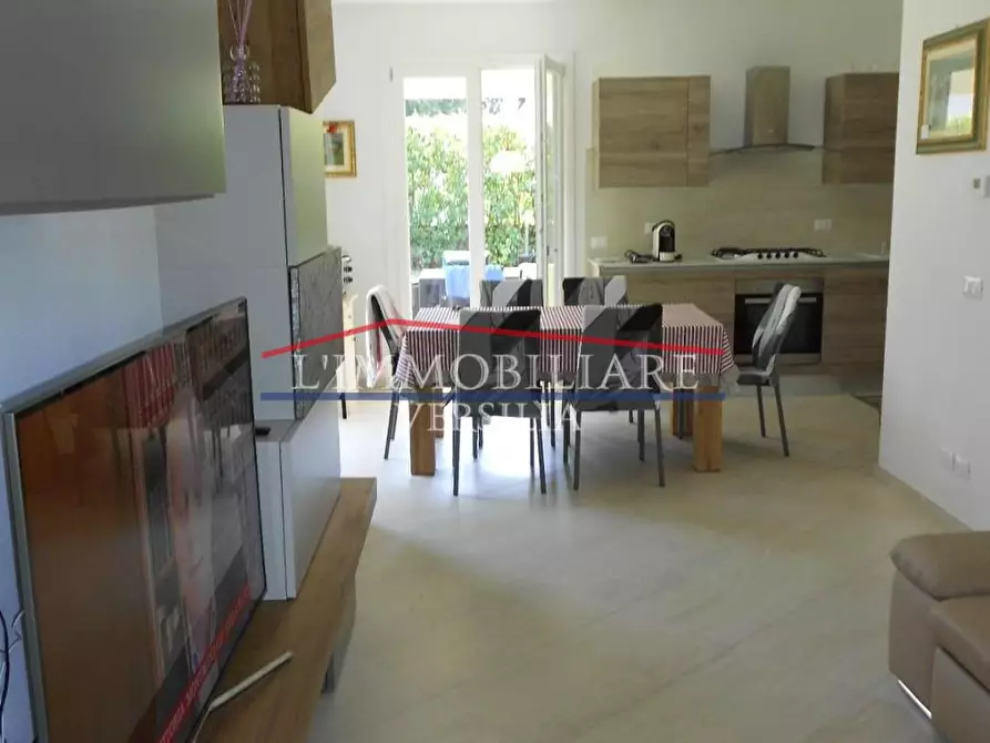 Immagine 47 di Villa in vendita  a Montignoso