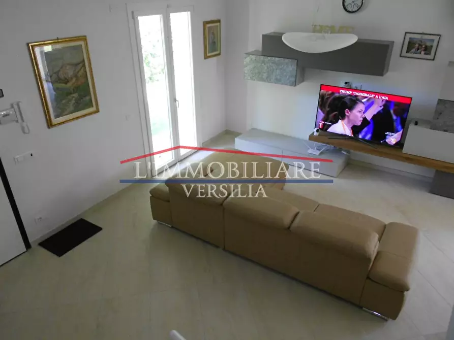 Immagine 42 di Villa in vendita  a Montignoso