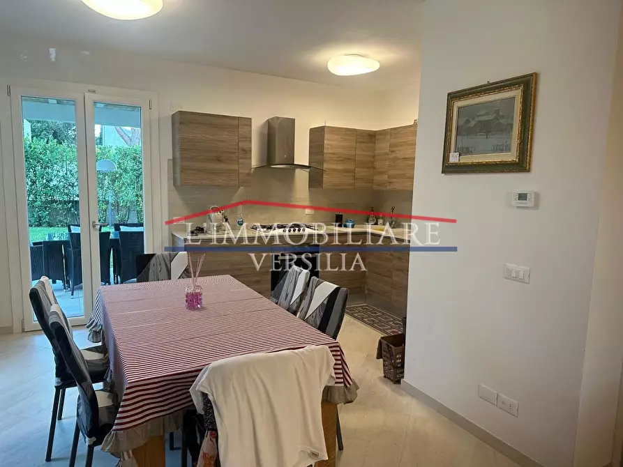 Immagine 6 di Villa in vendita  a Montignoso