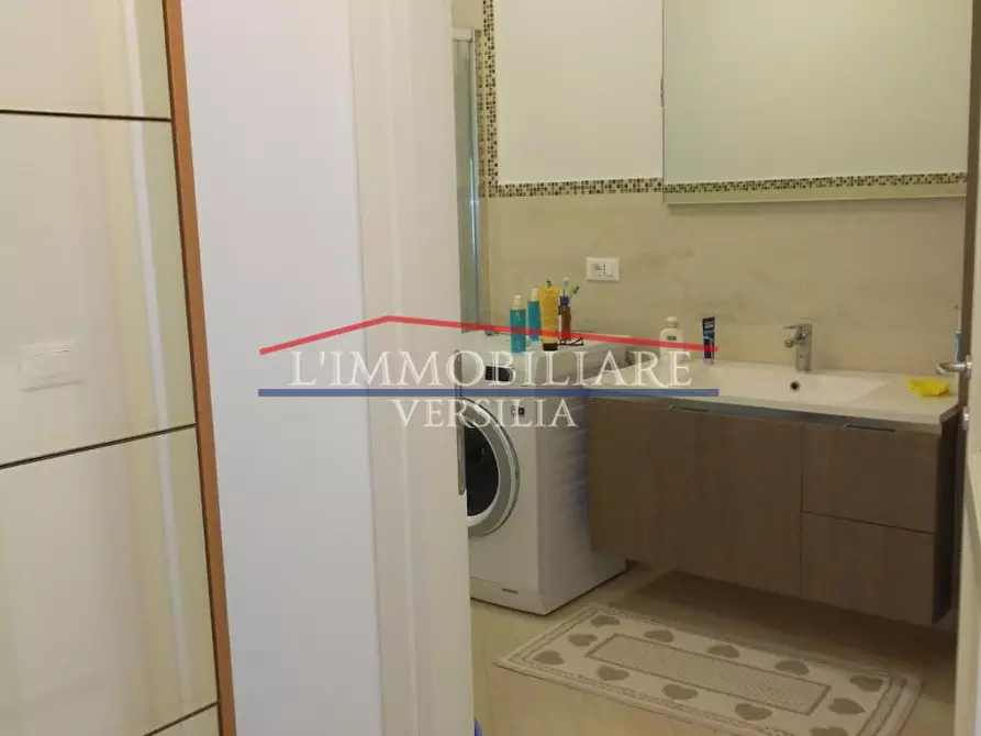 Immagine 51 di Villa in vendita  a Montignoso