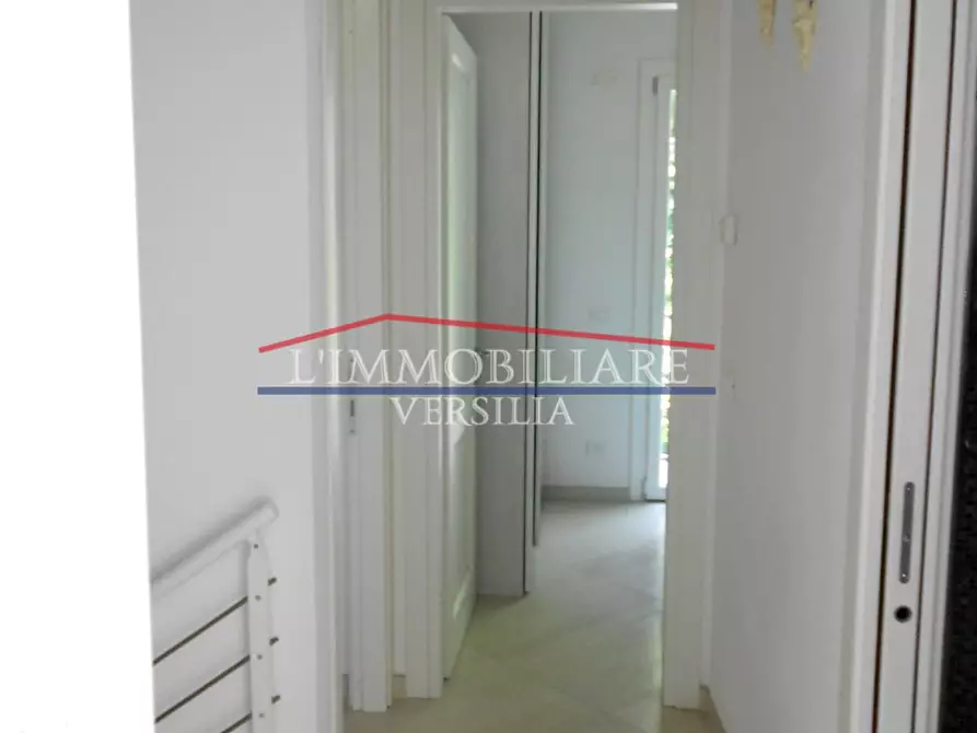 Immagine 71 di Villa in vendita  a Montignoso