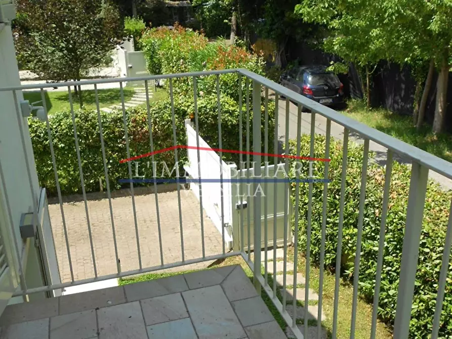 Immagine 38 di Villa in vendita  a Montignoso