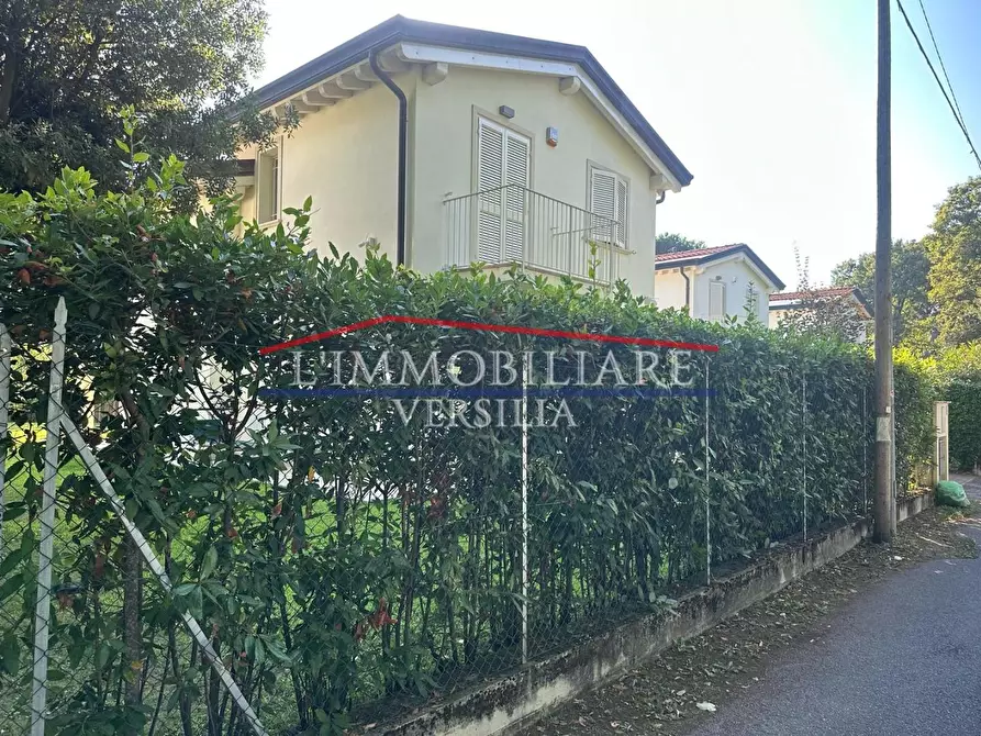 Immagine 32 di Villa in vendita  a Montignoso