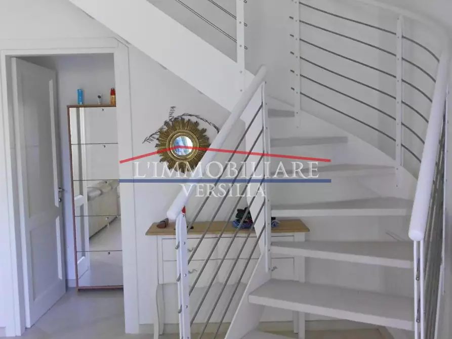 Immagine 45 di Villa in vendita  a Montignoso