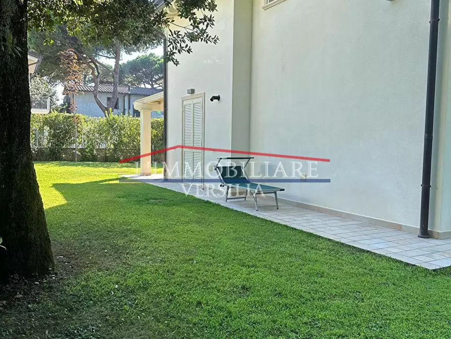 Immagine 4 di Villa in vendita  a Montignoso