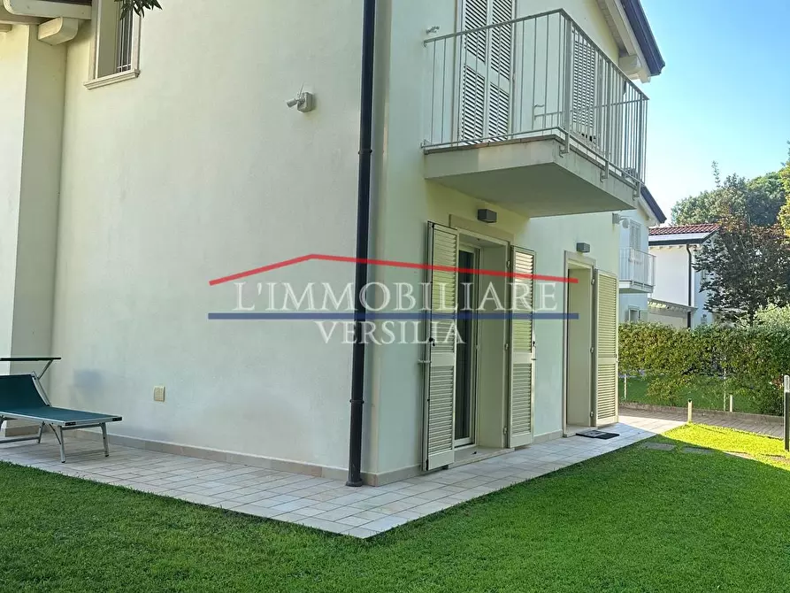 Immagine 3 di Villa in vendita  a Montignoso