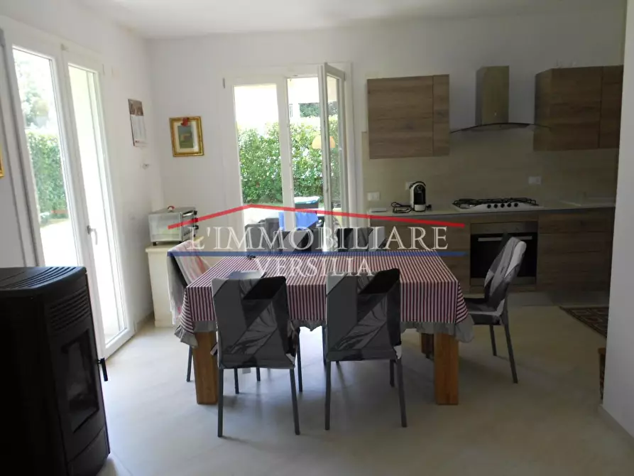 Immagine 50 di Villa in vendita  a Montignoso