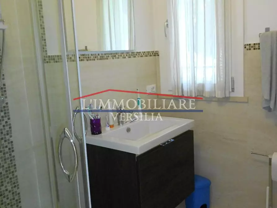 Immagine 72 di Villa in vendita  a Montignoso