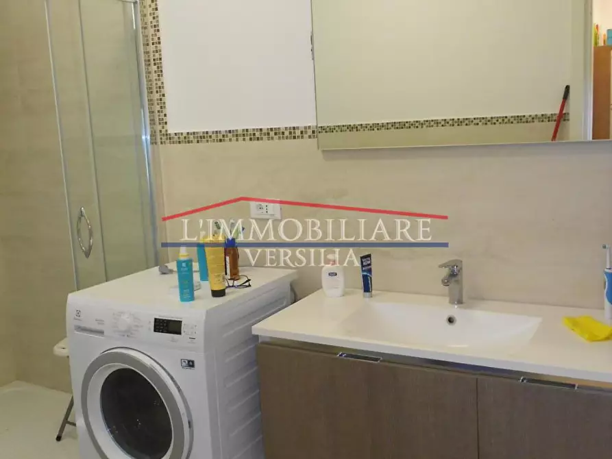 Immagine 52 di Villa in vendita  a Montignoso