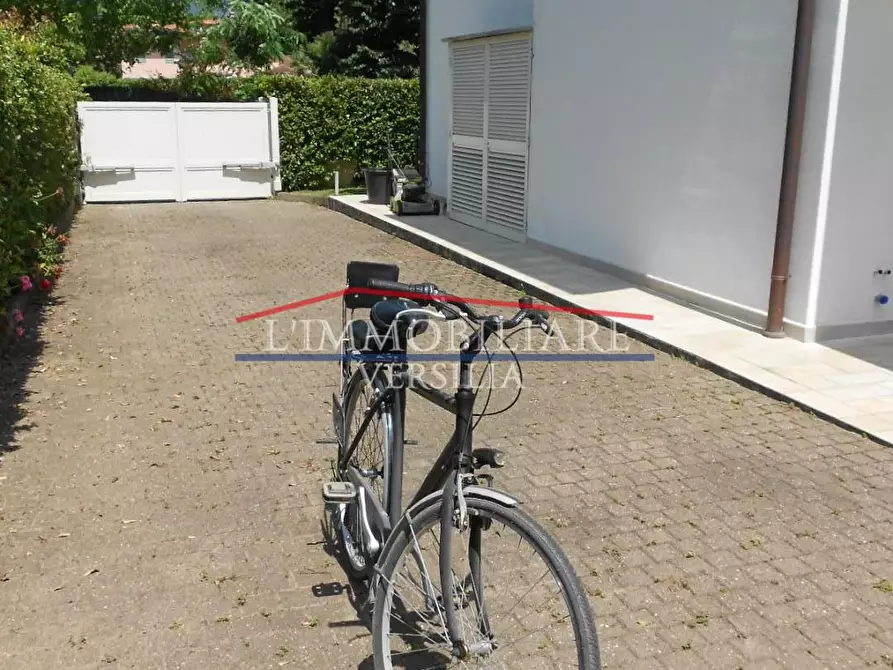 Immagine 65 di Villa in vendita  a Montignoso