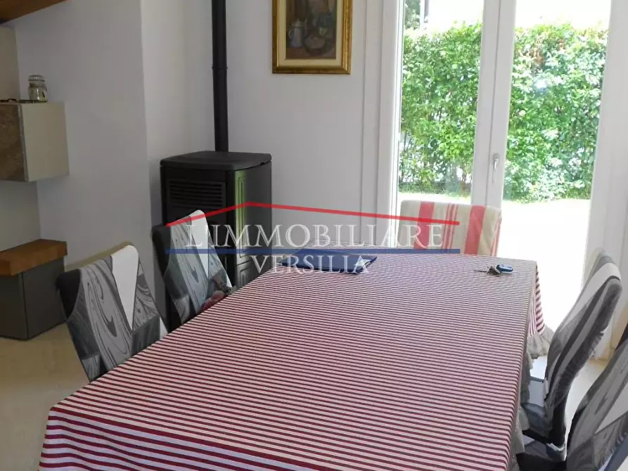 Immagine 56 di Villa in vendita  a Montignoso