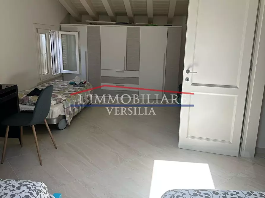 Immagine 19 di Villa in vendita  a Montignoso