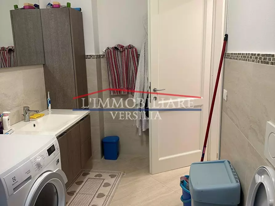 Immagine 23 di Villa in vendita  a Montignoso