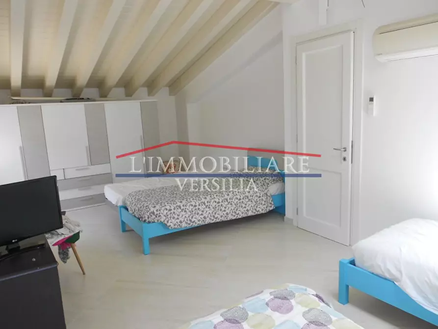 Immagine 70 di Villa in vendita  a Montignoso