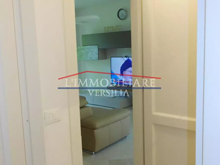 Immagine 54 di Villa in vendita  a Montignoso