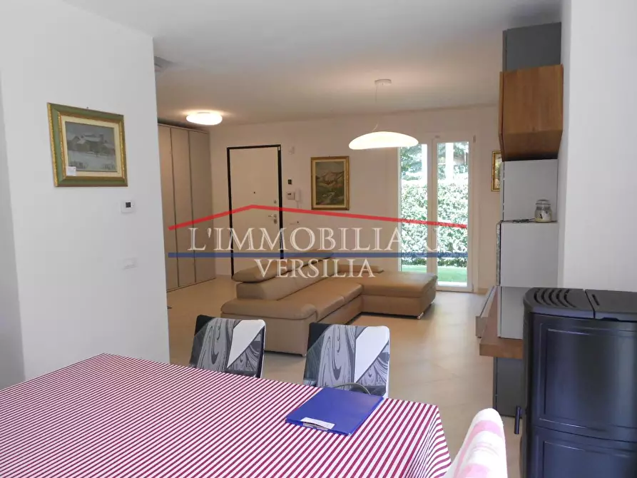 Immagine 57 di Villa in vendita  a Montignoso