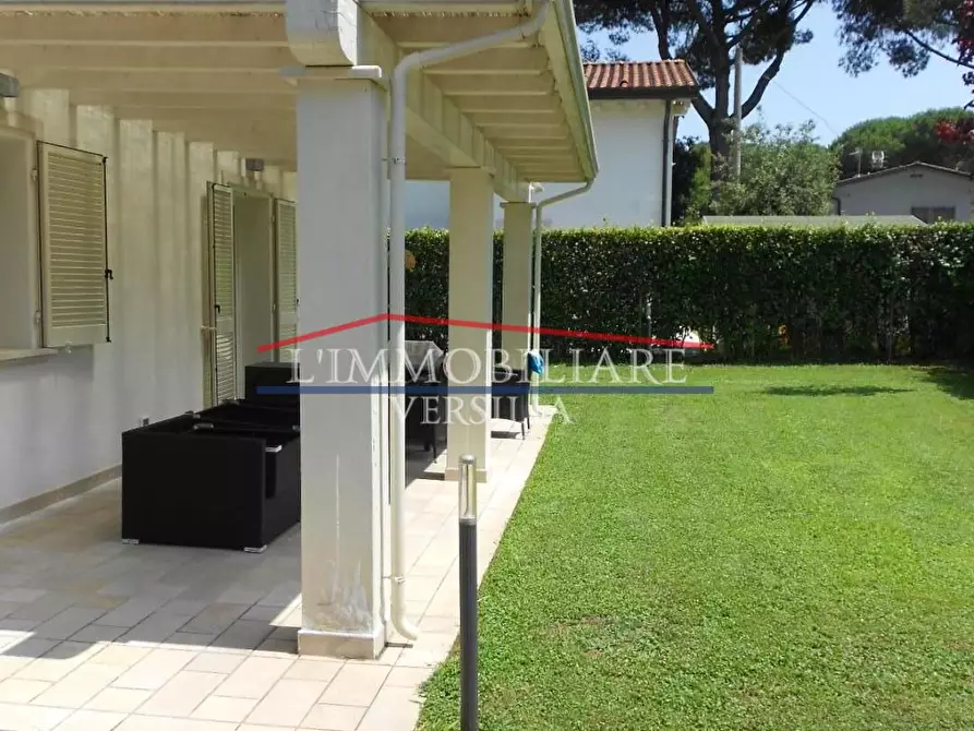 Immagine 66 di Villa in vendita  a Montignoso