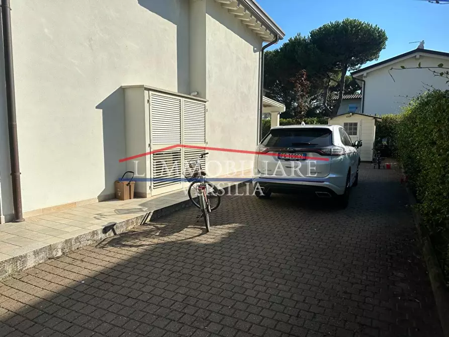 Immagine 22 di Villa in vendita  a Montignoso