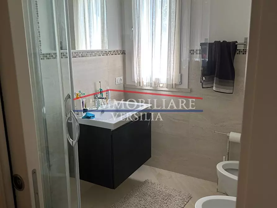 Immagine 18 di Villa in vendita  a Montignoso