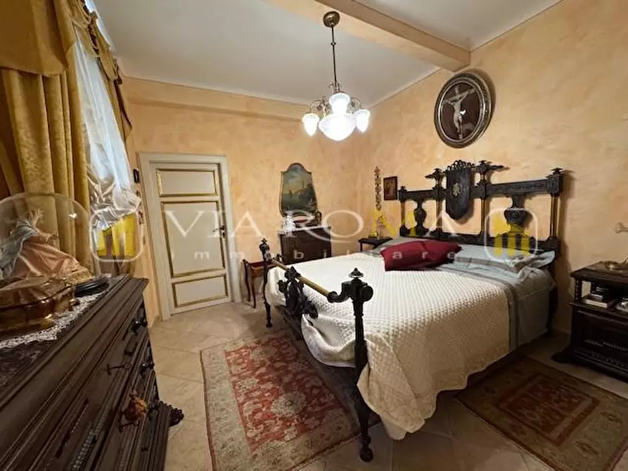 Immagine 13 di Appartamento in vendita  a Lucca