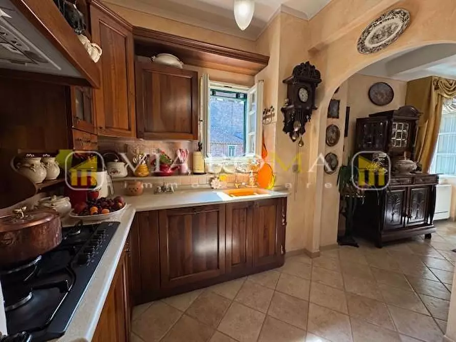 Immagine 9 di Appartamento in vendita  a Lucca