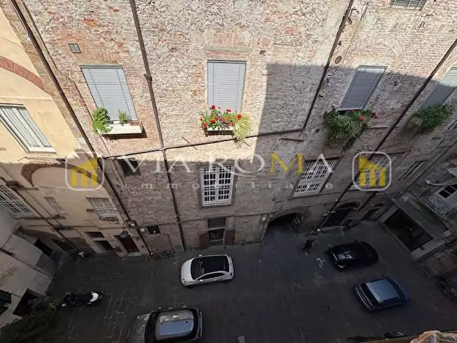 Immagine 22 di Appartamento in vendita  a Lucca