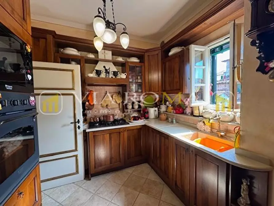 Immagine 4 di Appartamento in vendita  a Lucca