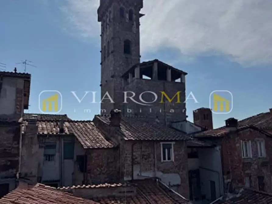 Immagine 16 di Appartamento in vendita  a Lucca