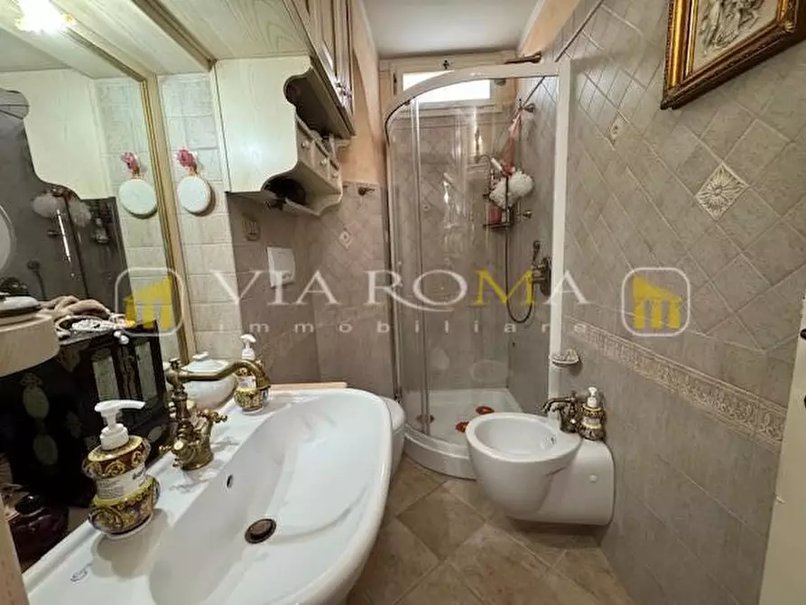 Immagine 25 di Appartamento in vendita  a Lucca