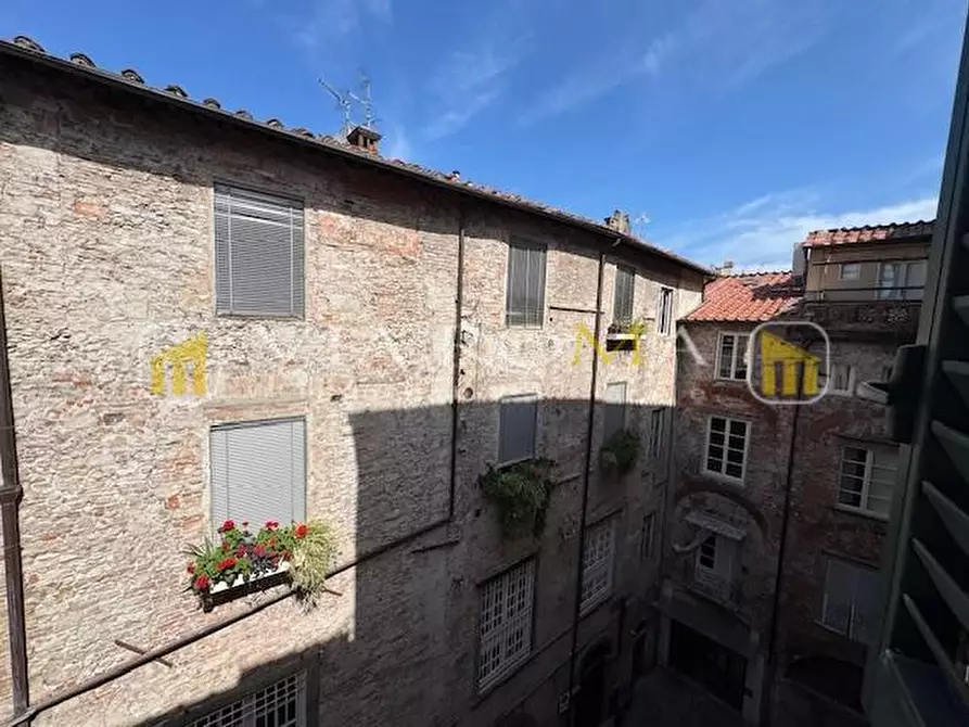Immagine 20 di Appartamento in vendita  a Lucca
