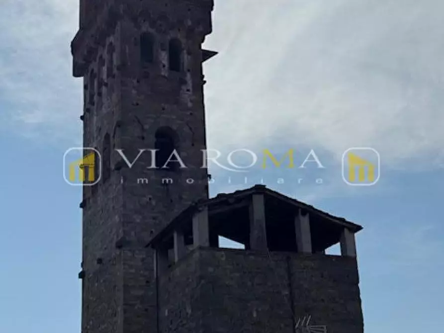 Immagine 17 di Appartamento in vendita  a Lucca