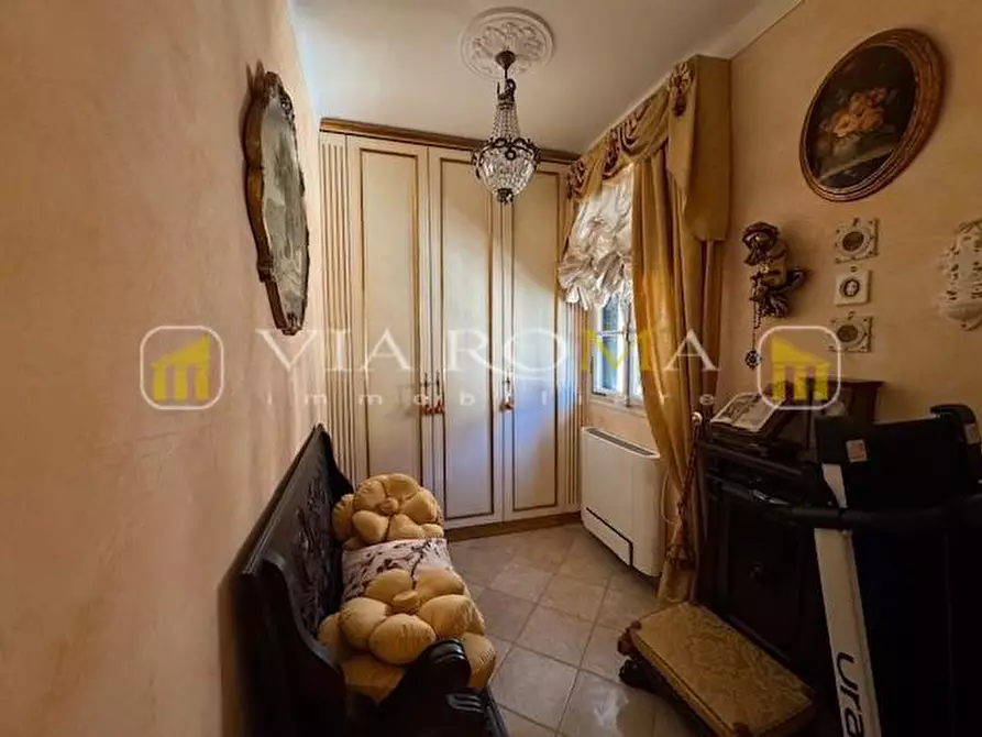 Immagine 11 di Appartamento in vendita  a Lucca