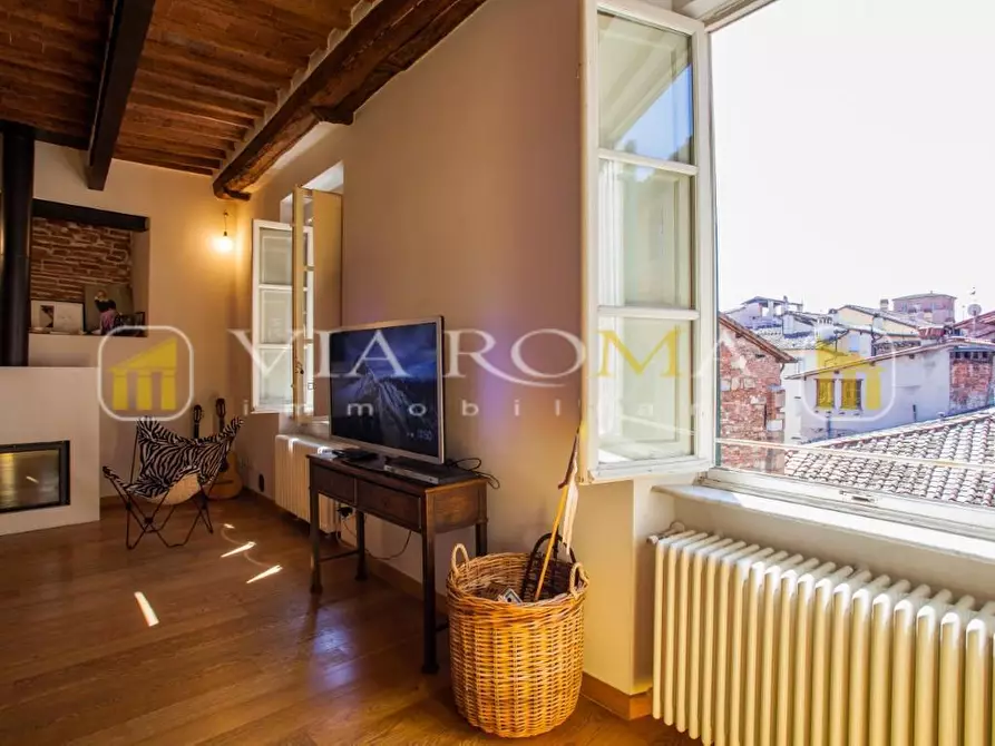 Immagine 22 di Appartamento in vendita  a Lucca
