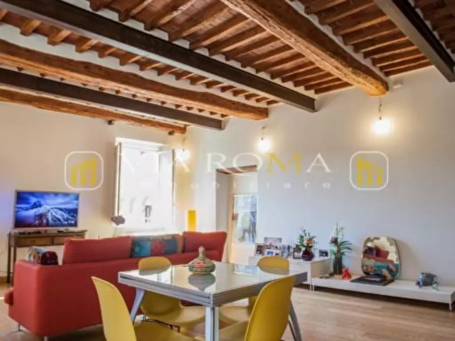 Immagine 19 di Appartamento in vendita  a Lucca
