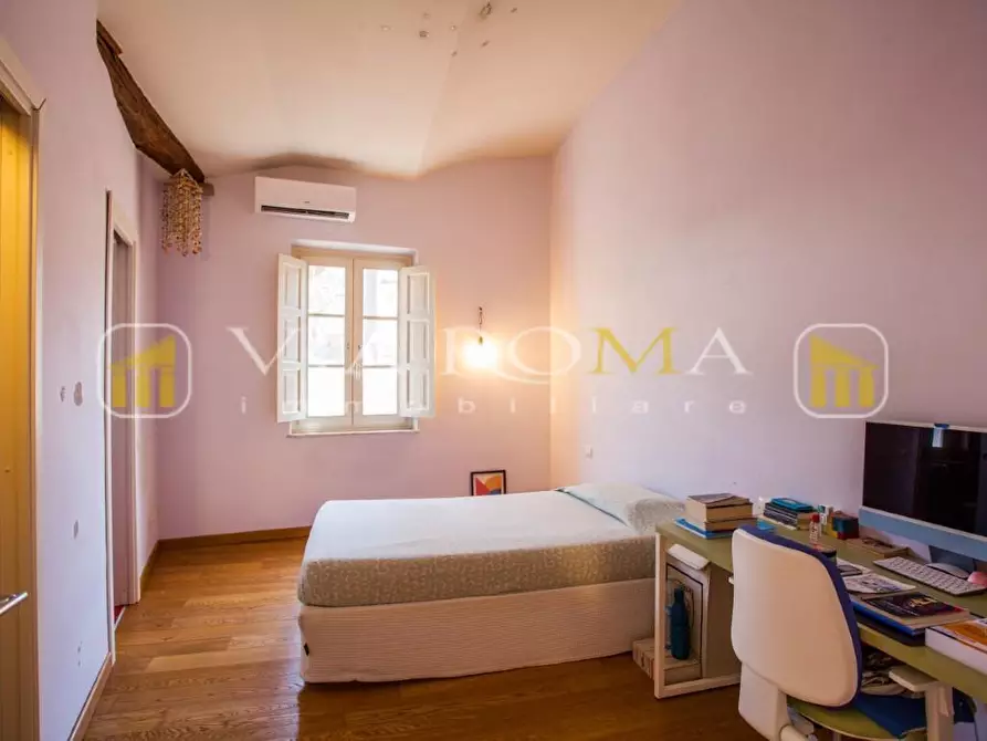 Immagine 27 di Appartamento in vendita  a Lucca