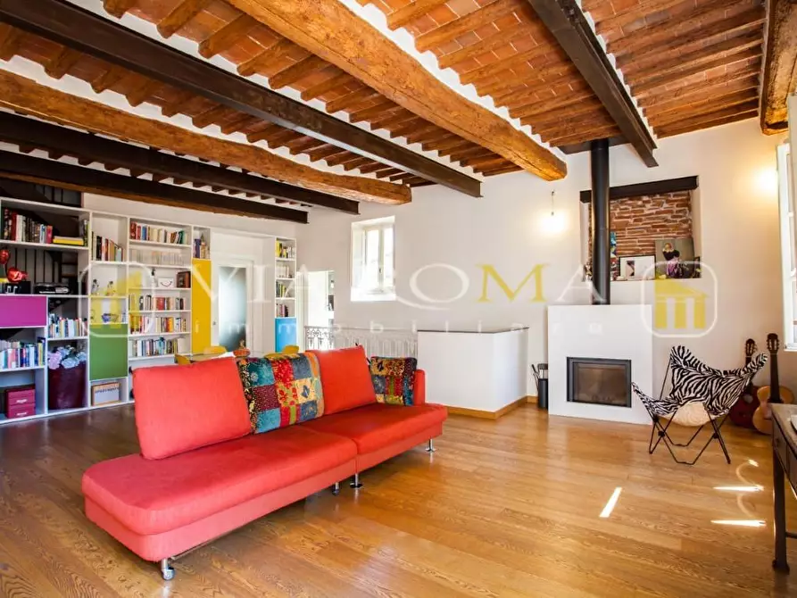 Immagine 21 di Appartamento in vendita  a Lucca