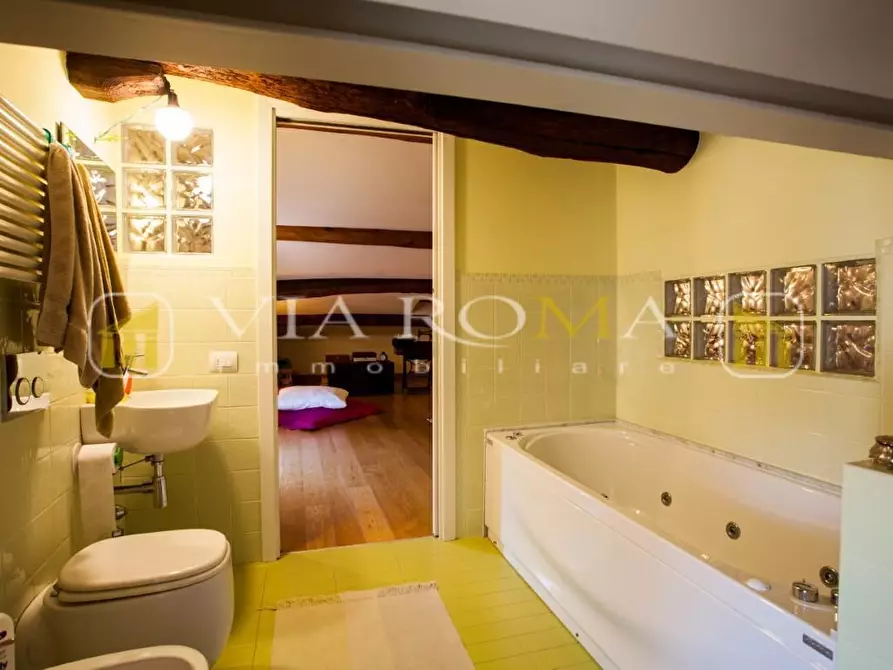 Immagine 34 di Appartamento in vendita  a Lucca