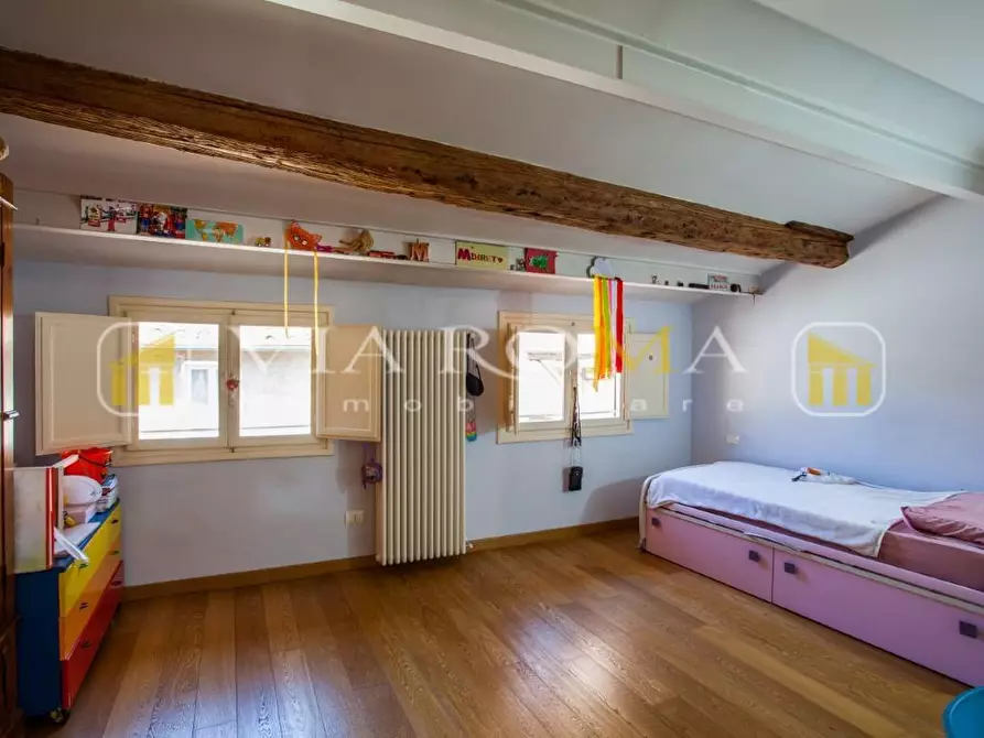 Immagine 30 di Appartamento in vendita  a Lucca