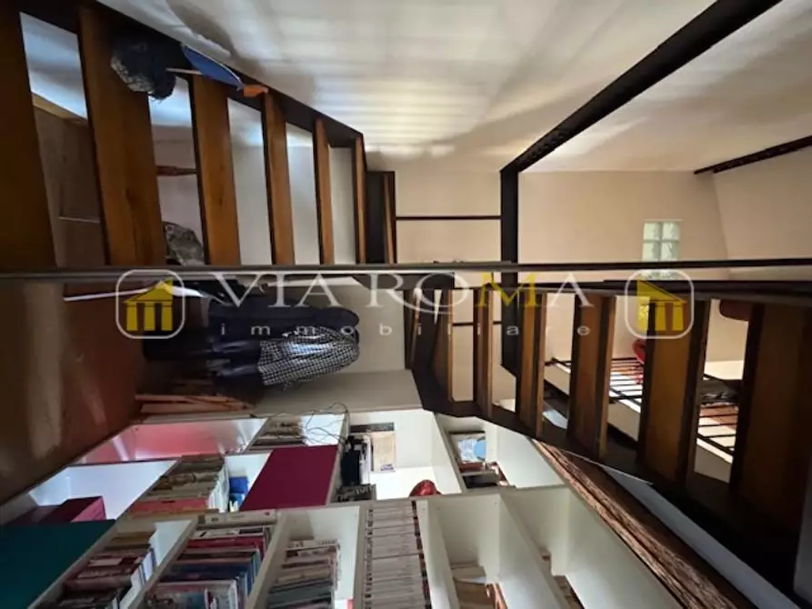 Immagine 17 di Appartamento in vendita  a Lucca